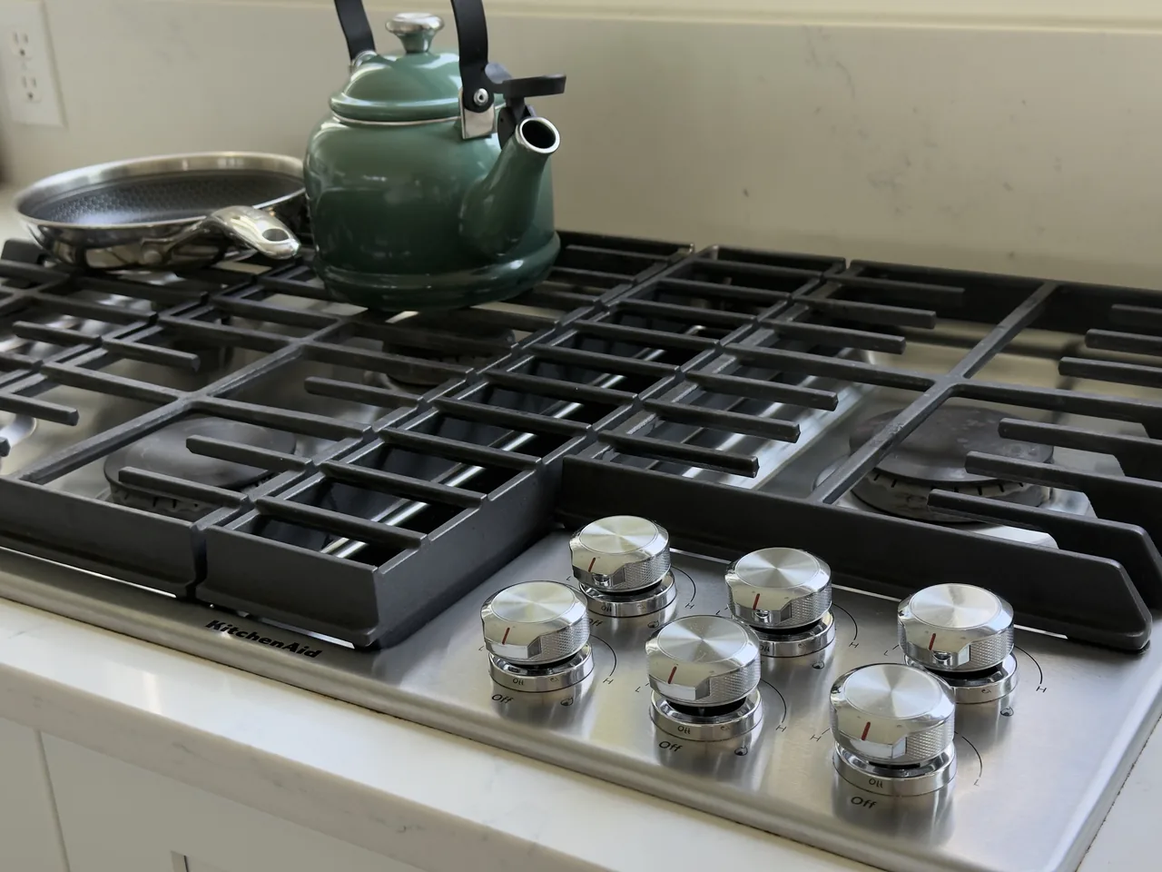 Gas cooktop and kettle after a kitchen clean